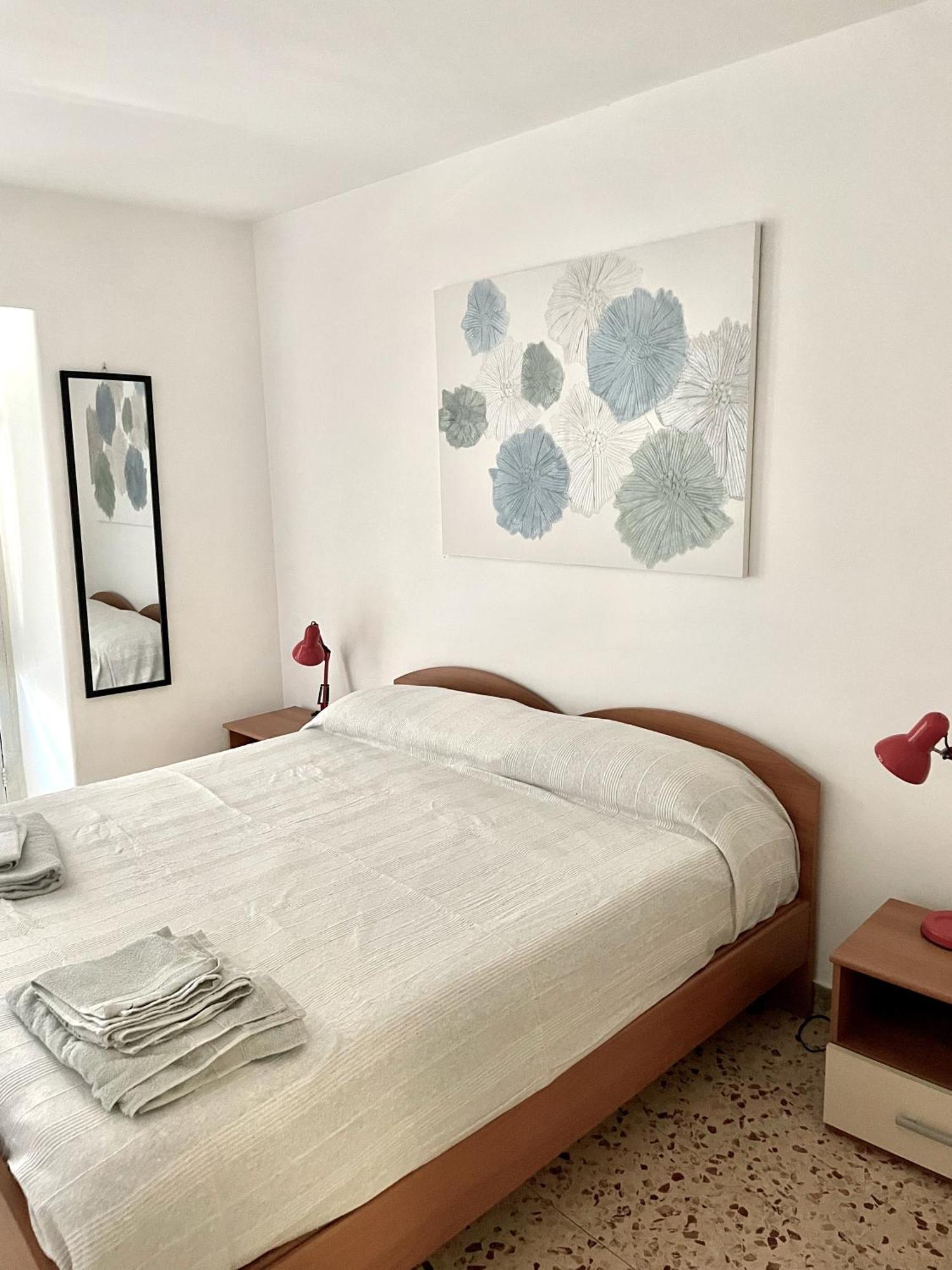 Lorenzo'S House Catania City Centre - Comfortable Large Apartment With 2 Bedrooms And 2 Baths, Close To Trains, Metro And Bus Station Exterior foto